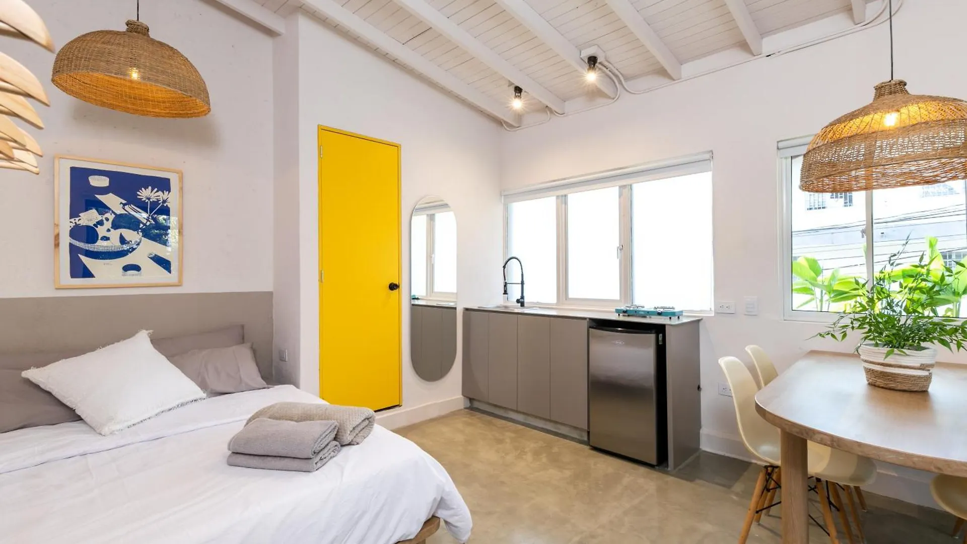 Primavera - Studios Medellín Apartmán