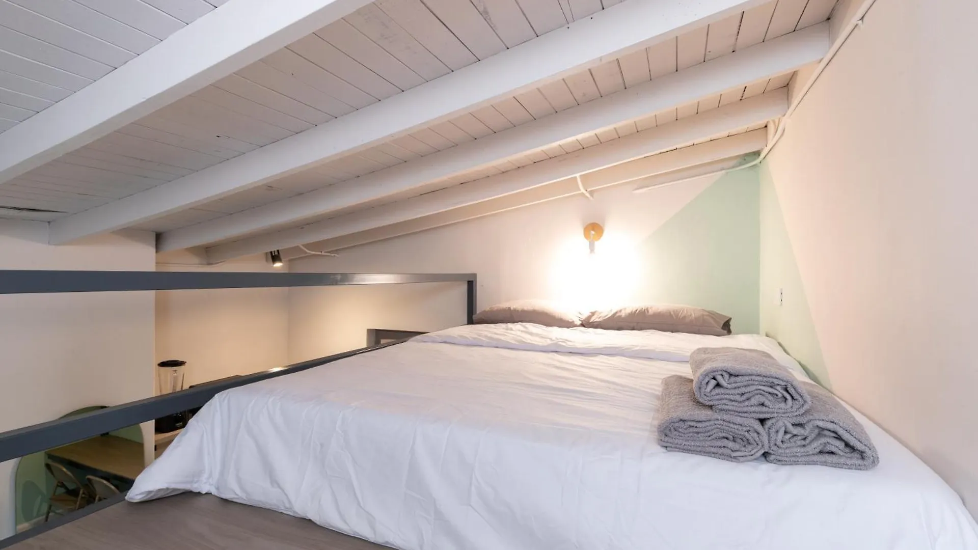 Primavera - Studios Medellín Apartmán
